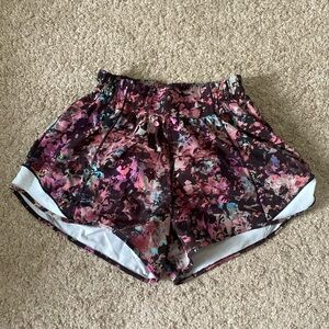 Lululemon Hotty Hot Low Rise Short 4” Size 2